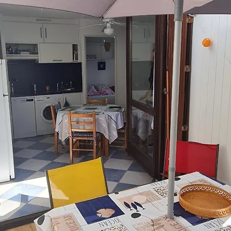 Апартаменты Appartement Saint-Georges-De-Didonne, 3 Pieces, 4 Personnes - Fr-1-550-39 Сен-Жорж-де-Дидон