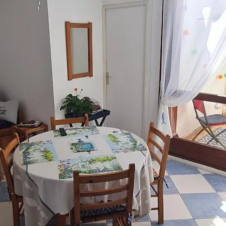 Апартаменты Appartement Saint-Georges-De-Didonne, 3 Pieces, 4 Personnes - Fr-1-550-39 Сен-Жорж-де-Дидон